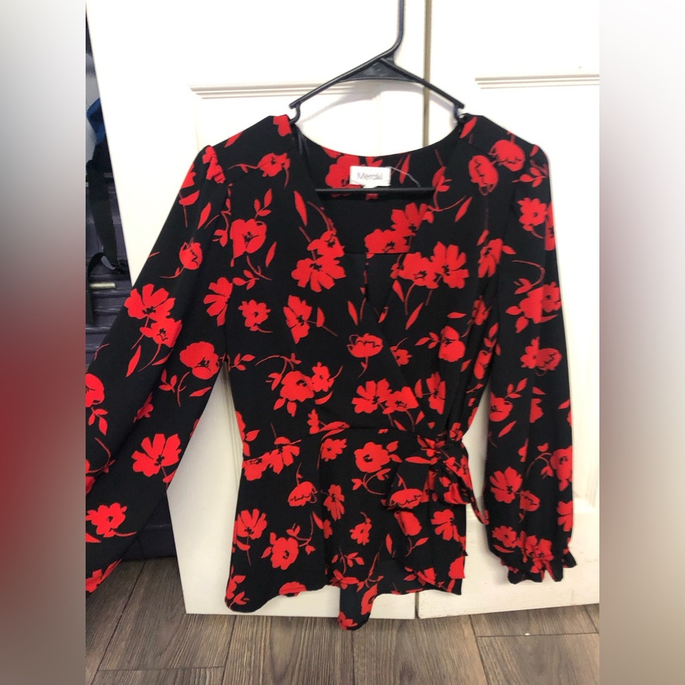 Flowy business casual top. Size medium